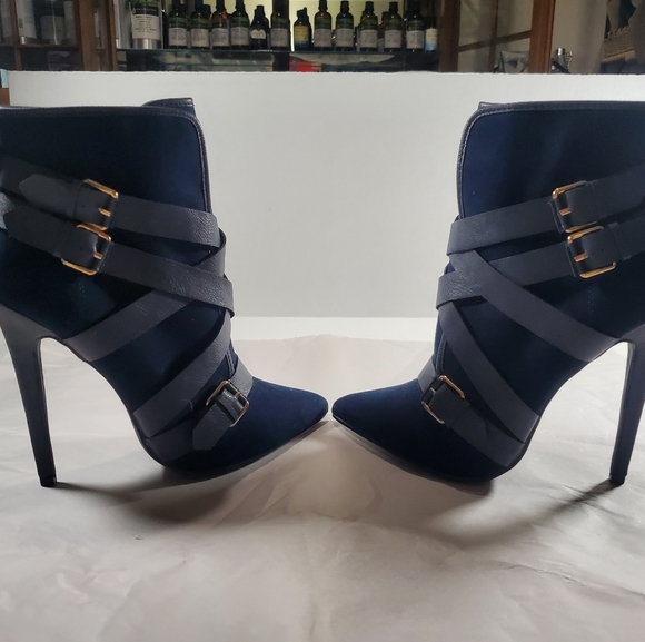 Strapped Botties in Navy Blue, size 9 - Picture 4 of 6